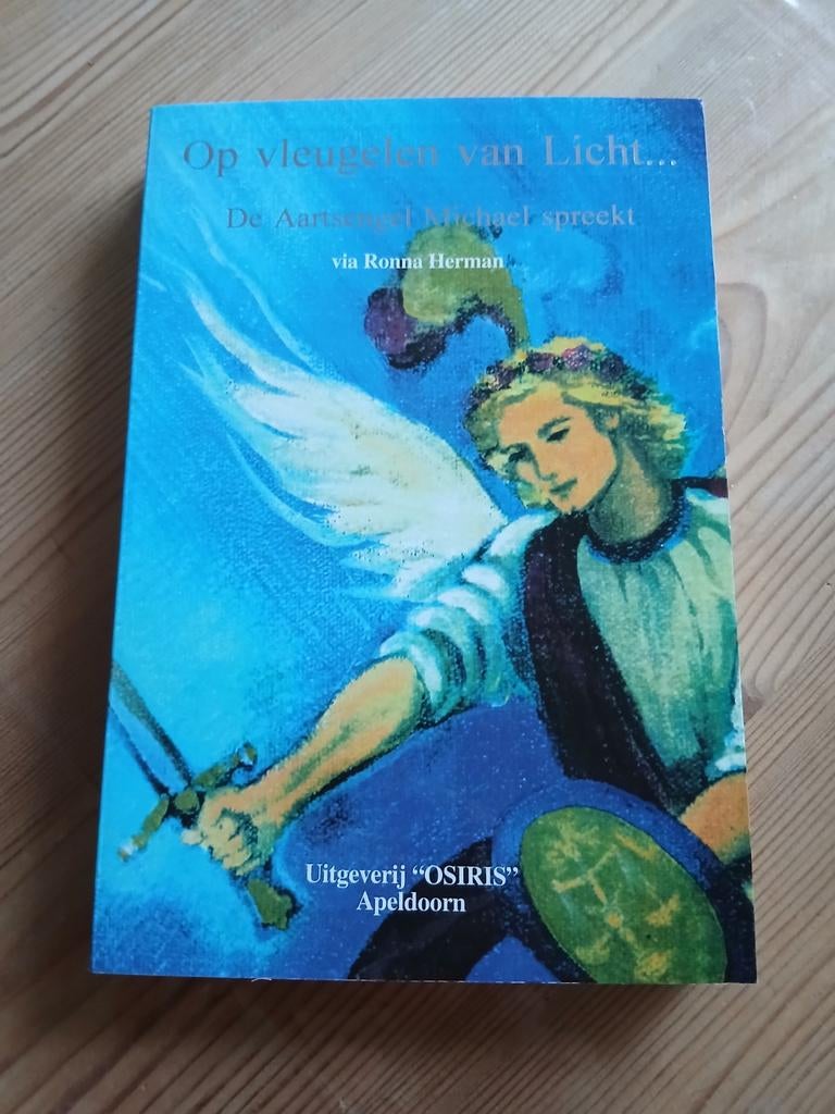 Op vleugelen van Licht... Aartsengel Michael spreekt, Boeken, Ophalen of Verzenden, Zo goed als nieuw, Spiritualiteit algemeen