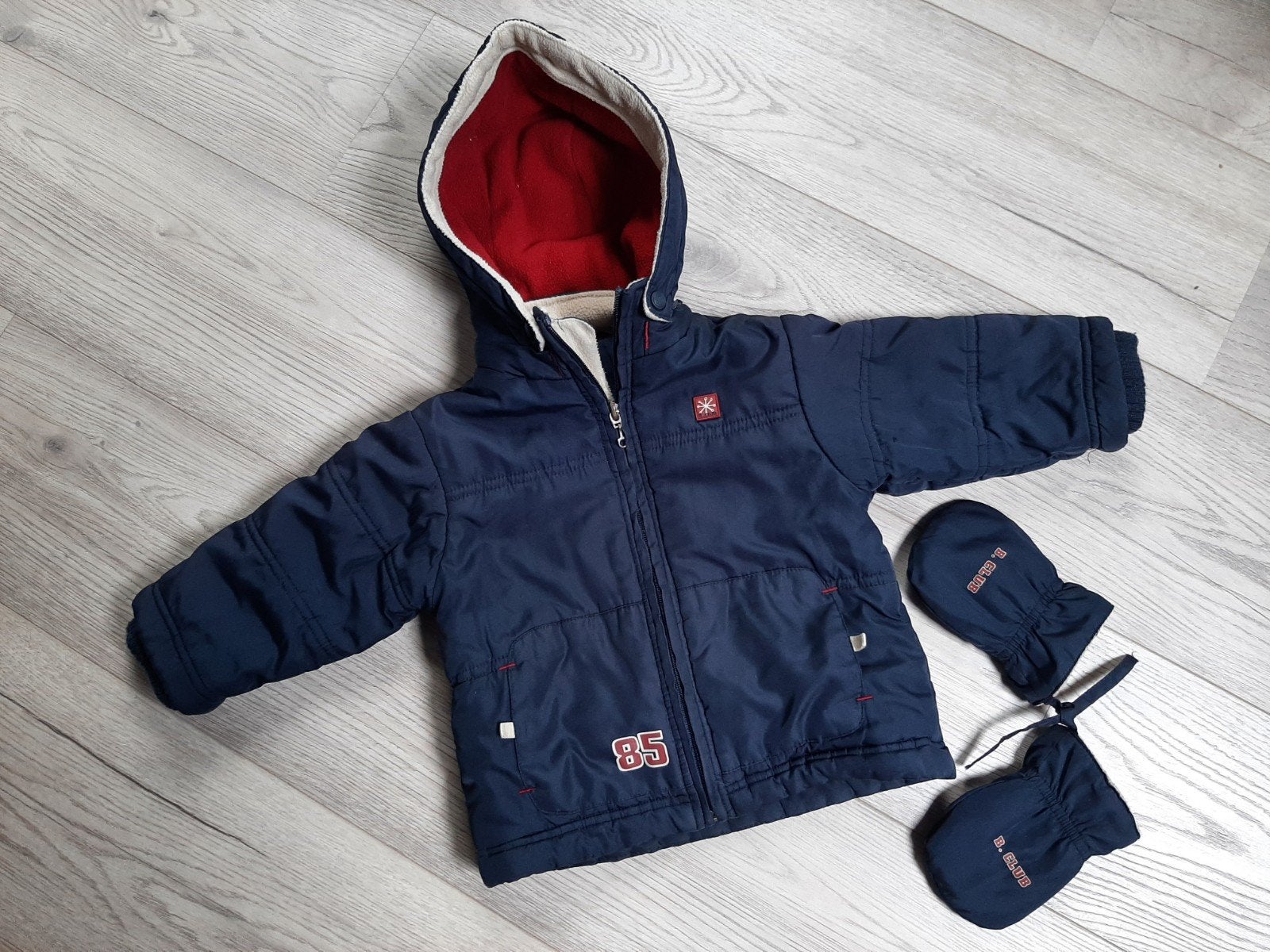 Winterjas met wantjes, maat 80., Kinderen en Baby's, Babykleding | Maat 80, Ophalen of Verzenden, Jongetje, Jasje