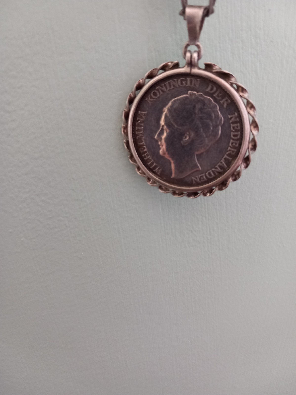 Zilveren hanger met 1 gulden  munt Koningin Wilhelmina, Ophalen, Met hanger, Gebruikt, Zilver