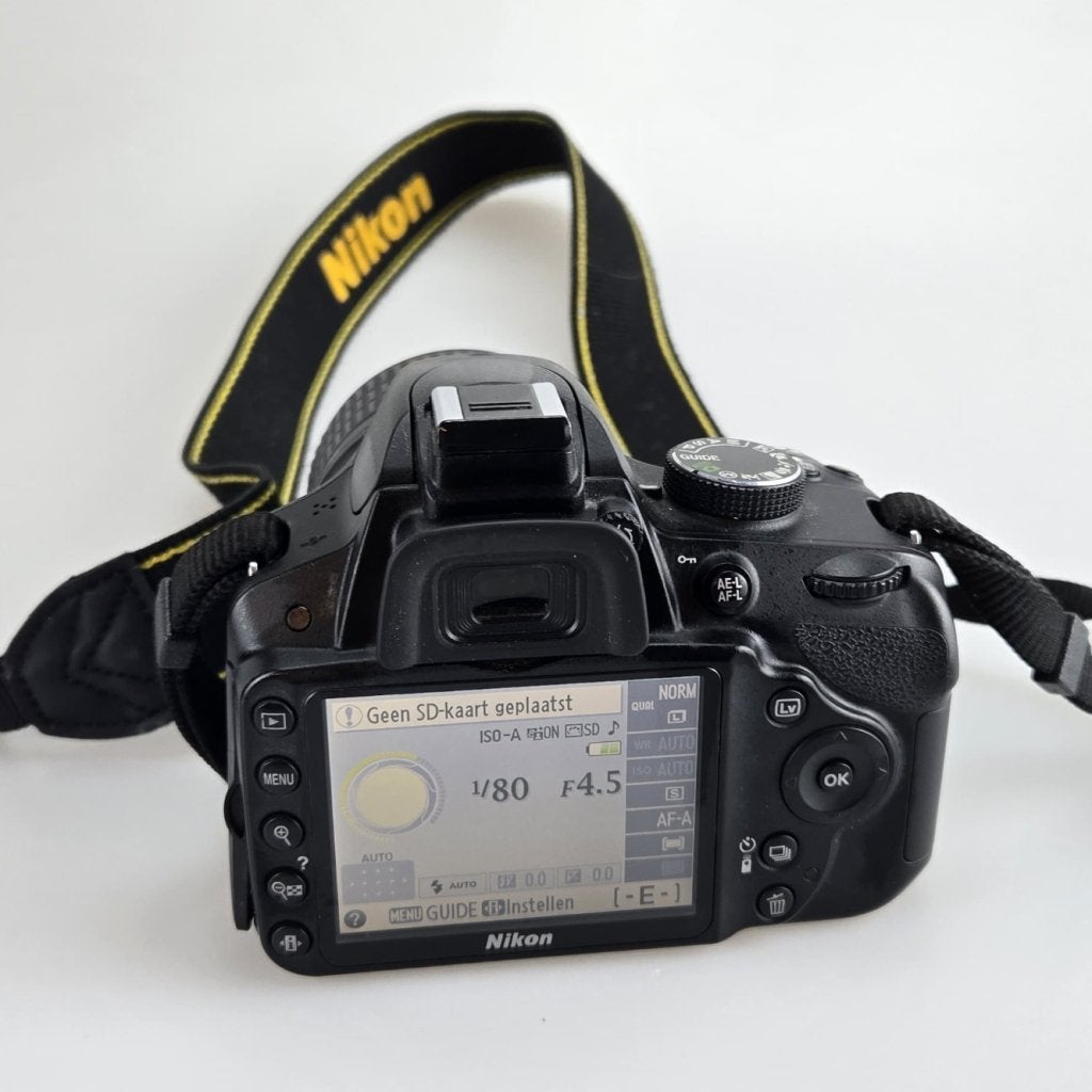 Nikon D3200 Camera + 18-55mm Lens, Nikon, Zo goed als nieuw, Support@nikon.com, Nikon Corporation
Shinagawa Intercity Tower C
2-15-3, Konan, Minato-ku
Tokyo 108-6290
Japan
