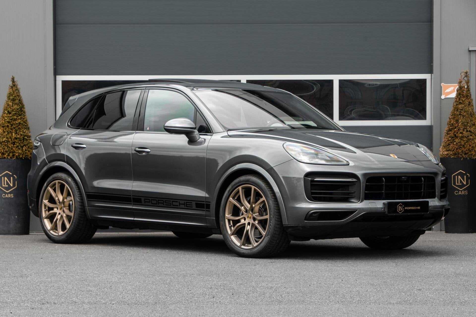 Porsche Cayenne 3.0 E-Hybrid|Vierwielbesturing|Pano|21'|PDLS, Auto's, Porsche, Automaat, 2995 cc, Automatische klimaatregeling