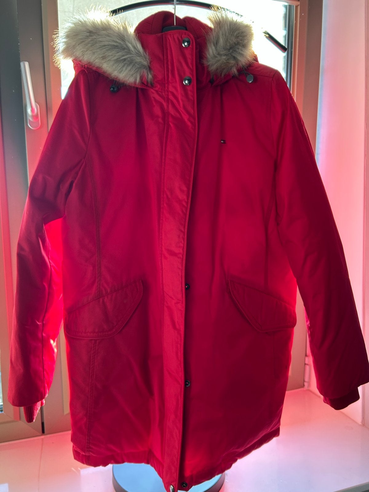 Tommy Hilfiger rode winterjas met bontkraag - maat XXL, Ophalen of Verzenden, Zo goed als nieuw, Maat 46/48 (XL) of groter, Rood