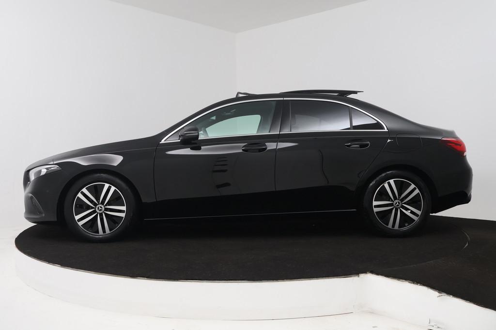 Mercedes-Benz A-klasse 180 Business Solution Luxury (PANORAM, 136 pk, 4 cilinders, Automatische klimaatregeling, Zwart