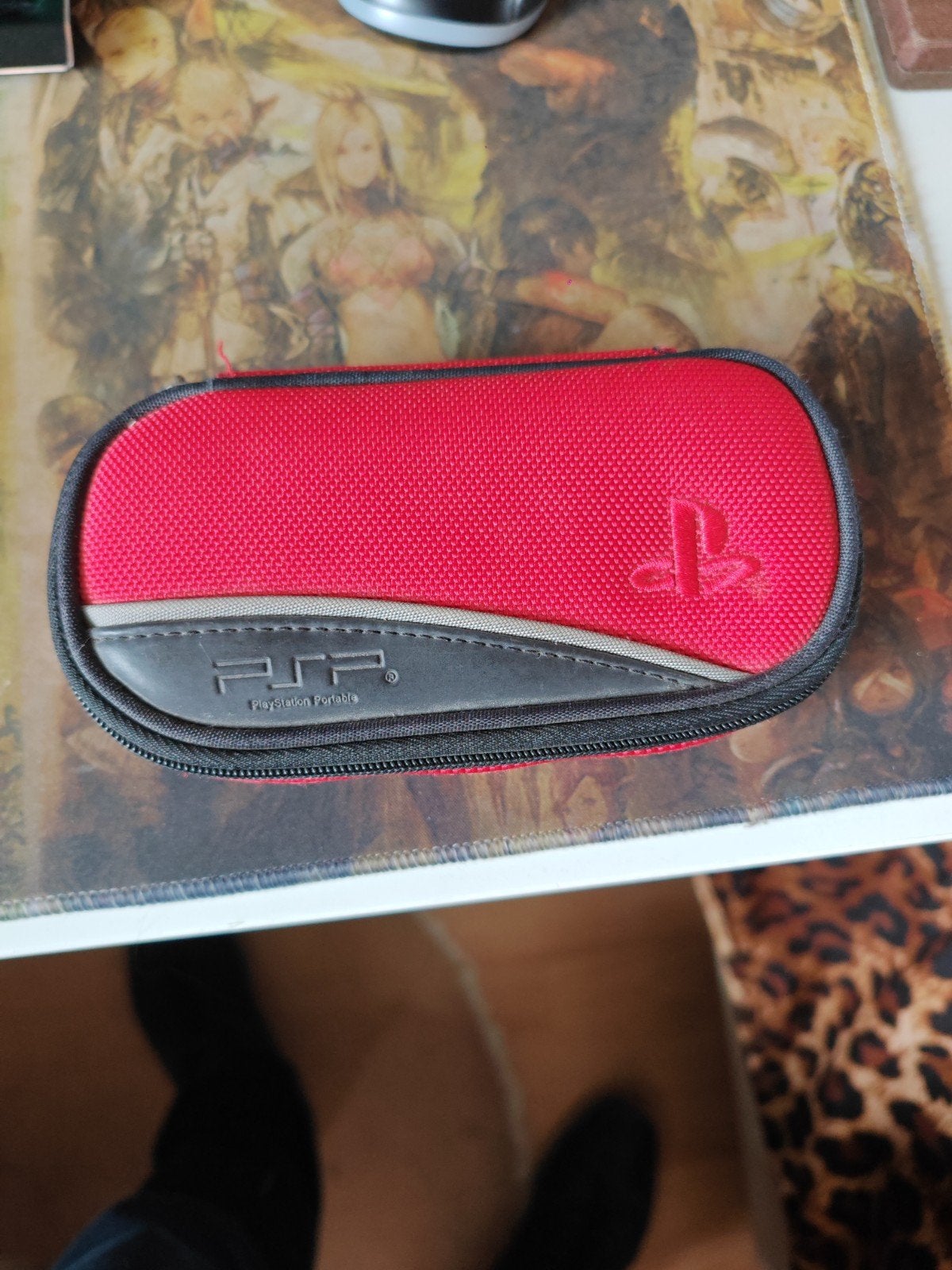 PSP Phat hoesje met Tekken Dark Resurrection en oortjes, Gebruikt, Hoesje, Overige merken, PlayStation