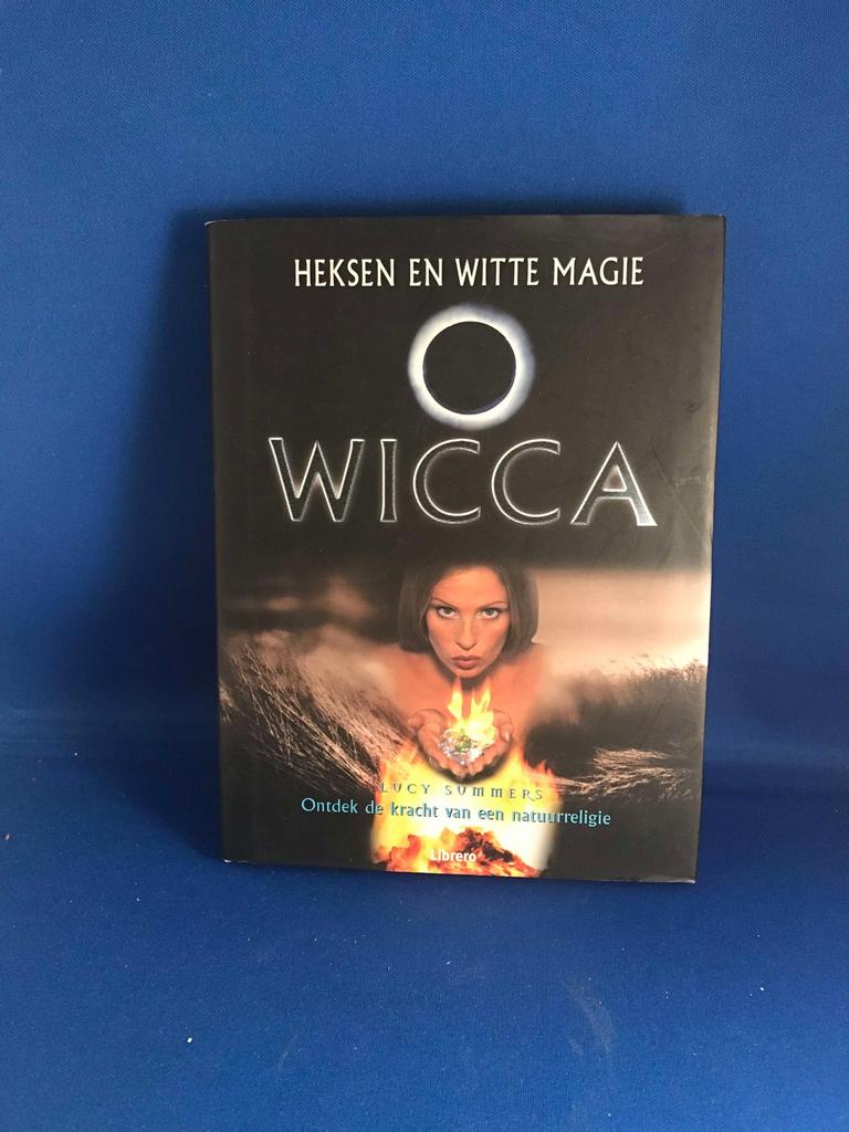 Heksen en Witte Magie - Wicca boek, Ophalen of Verzenden, Zo goed als nieuw, Spiritualiteit algemeen, Achtergrond en Informatie