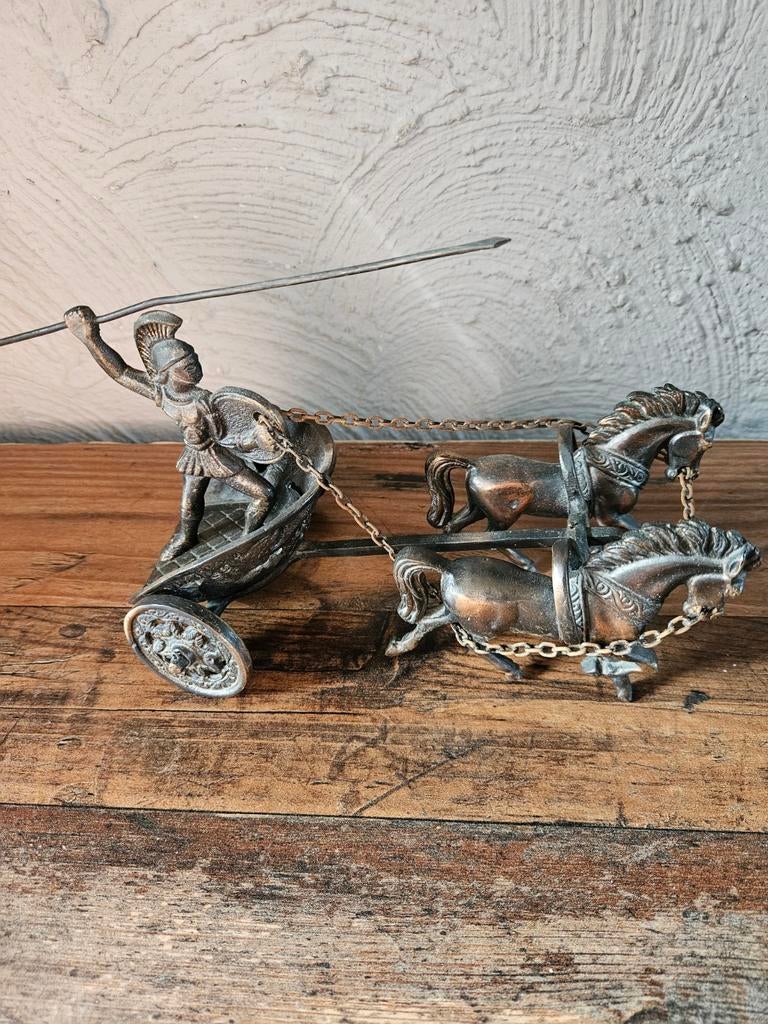 Decoratieve Romeinse Strijdwagen met Krijger en Paarden, Ophalen of Verzenden