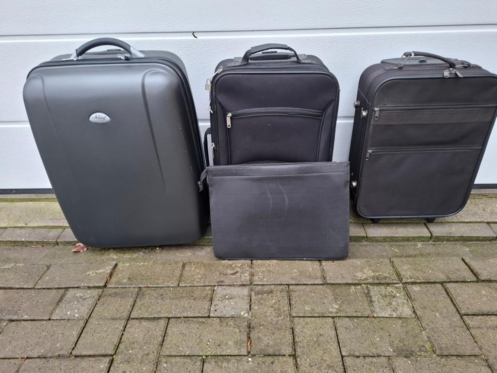3 Reiskoffers en Diplomatentas, Sieraden, Tassen en Uiterlijk, Koffers, Wieltjes, 50 tot 60 cm, Hard kunststof, Ophalen of Verzenden