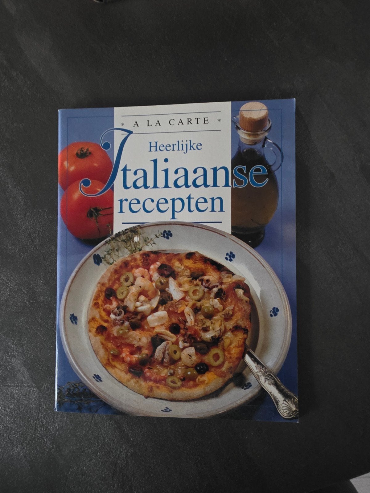 Heerlijke Italiaanse recepten - A La Carte kookboek, Ophalen of Verzenden, Zo goed als nieuw, Italië, Voorgerechten en Soepen