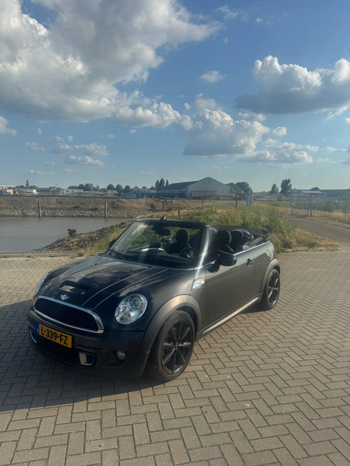 Mini cooper S cabrio, Zwart, Cabriolet, 4 stoelen, Particulier