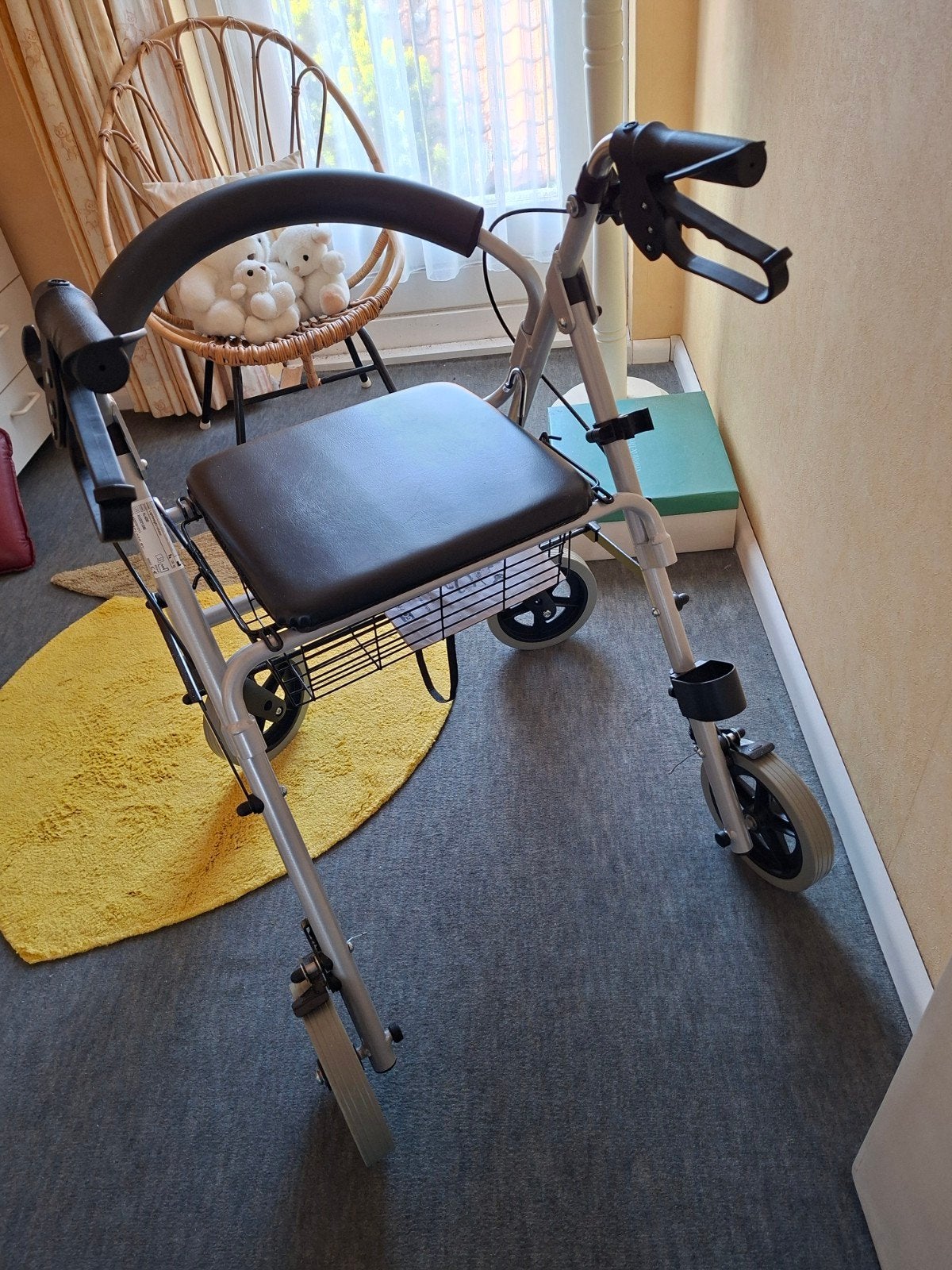 Mooie rollator in nieuwstaat. Lichtgewicht, Diversen, Ophalen of Verzenden, Opvouwbaar, Zo goed als nieuw