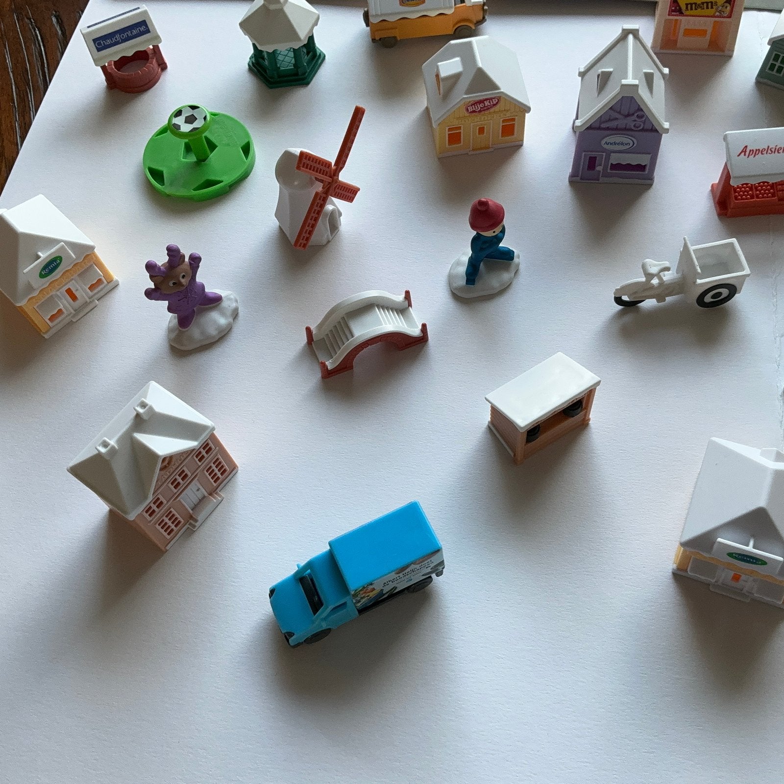 Speelgoed huisjes en andere dingetjes voor dorpje, Ophalen, Nieuw