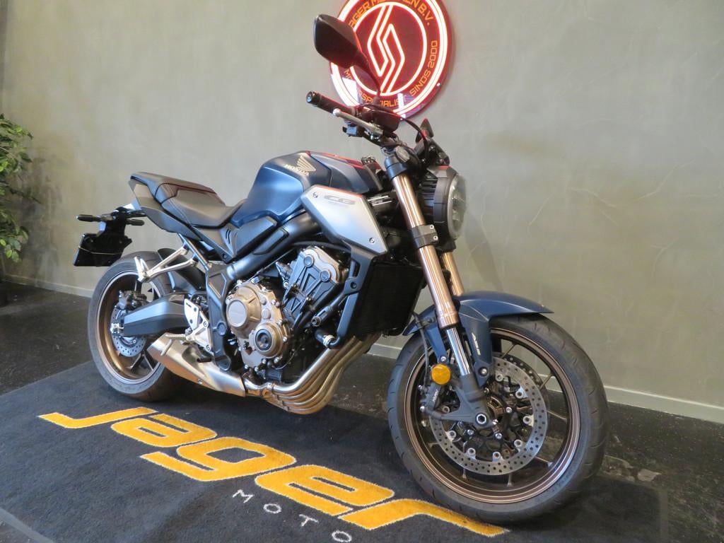 Honda CB 650 R NIEUWSTAAT! (bj 2022), Motoren, Motoren | Honda, 649 cc, Bedrijf, Naked bike