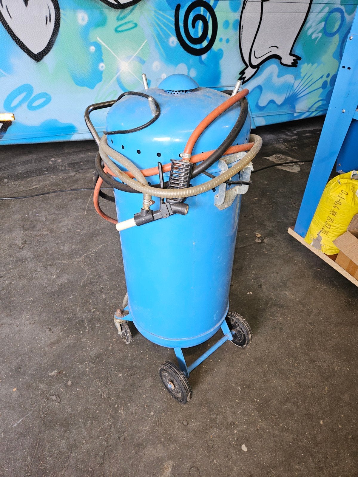 Zandstralen met deze mobiele straalketel., Ophalen