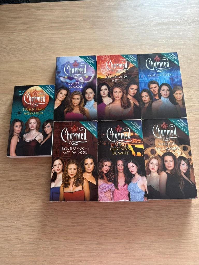 Charmed pockets 7 stuks - Samen voor 20 euro, Ophalen of Verzenden, Gelezen