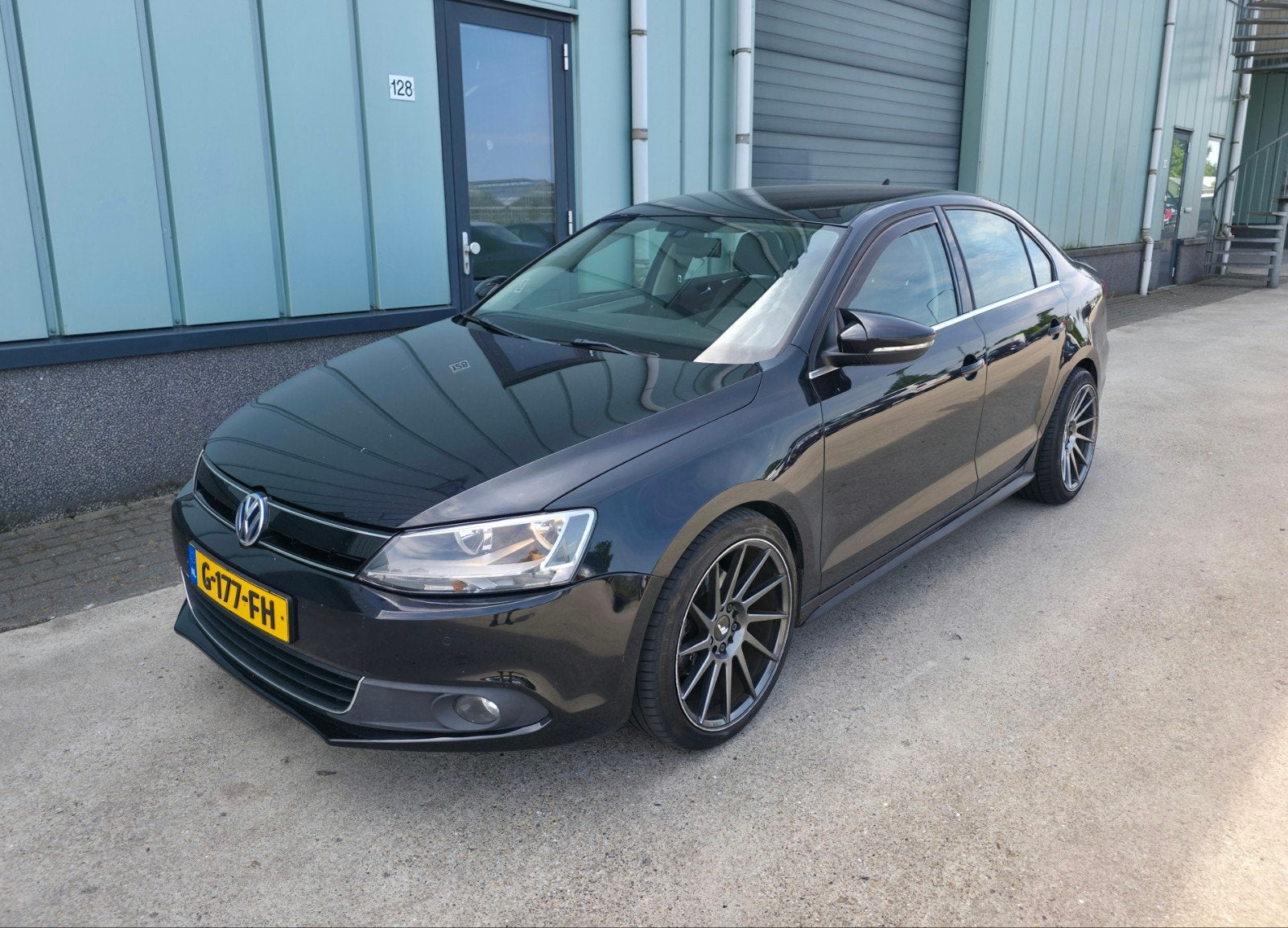 Volkswagen Jetta 1.4 TSI Hybrid 170pk DSG / Navi / PDC, Auto's, Volkswagen, Stof, 4 cilinders, Zwart, Grijs