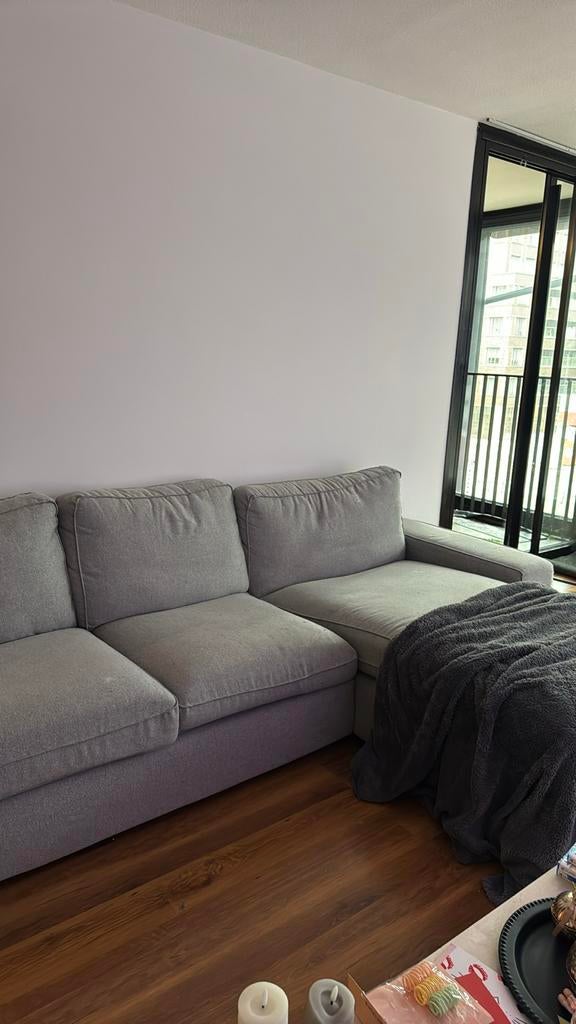 GRATIS: Ikea Kivik 4-zitsbank - Comfortabel met lichte schad, Huis en Inrichting, Banken | Bankstellen, Ophalen, 250 tot 300 cm