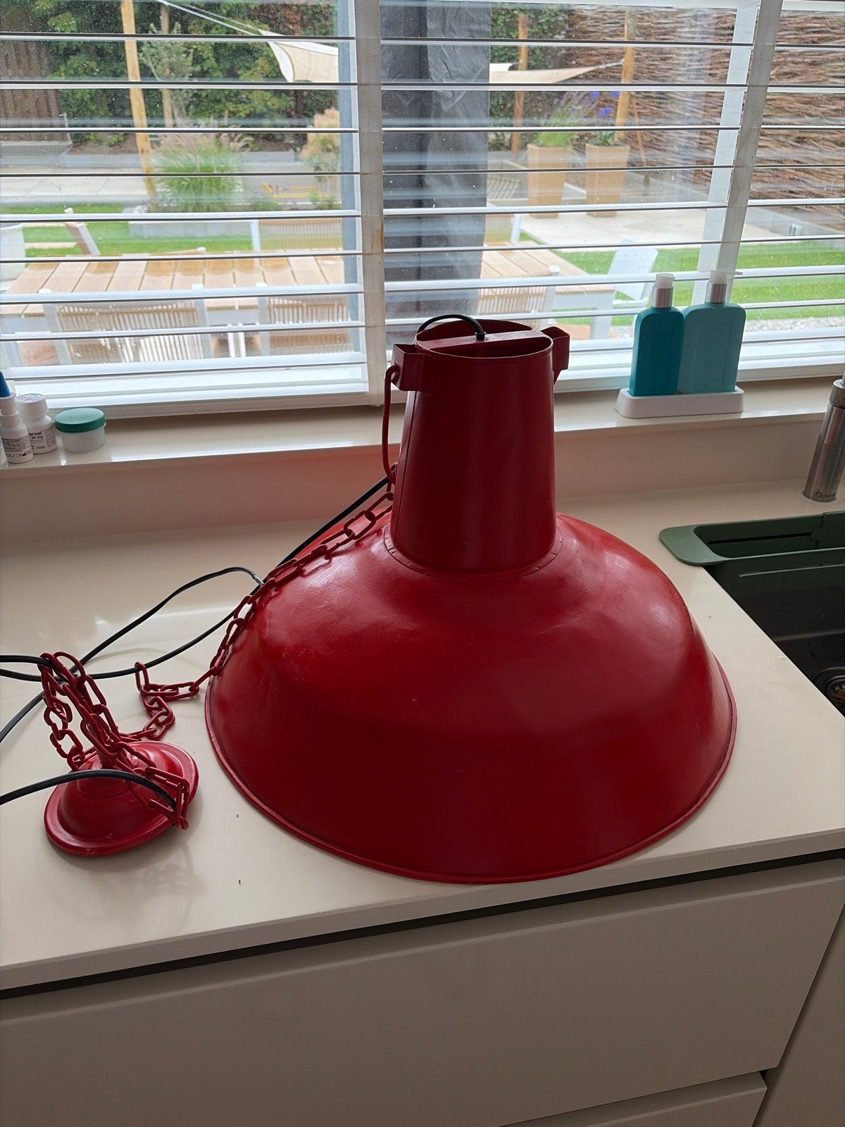 Grote rode industriële hanglamp, Huis en Inrichting, Lampen | Hanglampen, Ophalen, Gebruikt, Metaal, E27 (groot)