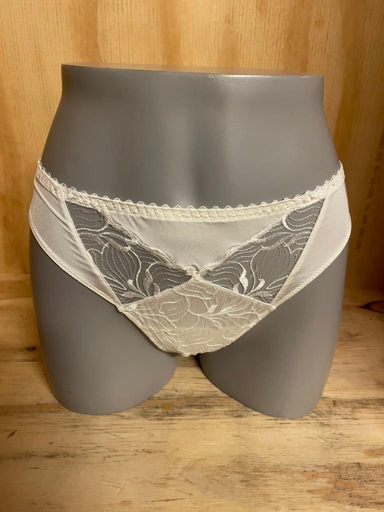 Prima Donna string Maat 38 -40 Model springdale  066-3470, Verzenden, String