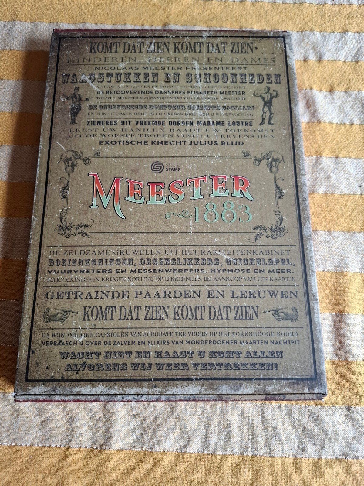 Meester, 1883, een moord mysterie in het Circus., Hobby en Vrije tijd, Gezelschapsspellen | Bordspellen, Ophalen of Verzenden