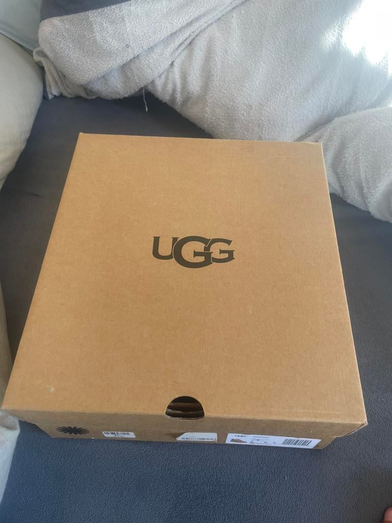 Ugg schoenen, Bruin, Nieuw, Ophalen of Verzenden, Sneakers of Gympen