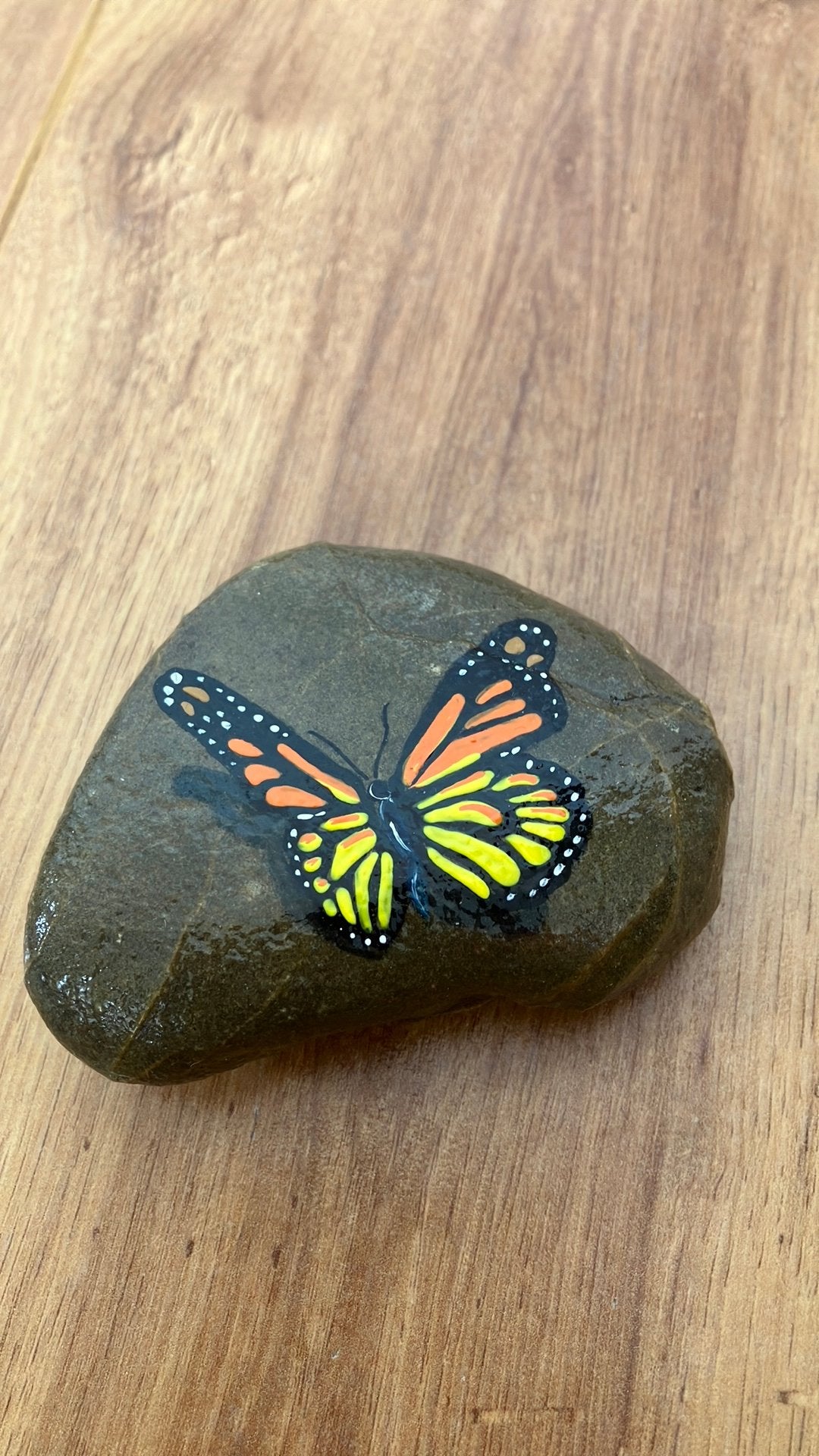 Handbeschilderde steen vlinder, Antiek en Kunst, Ophalen of Verzenden