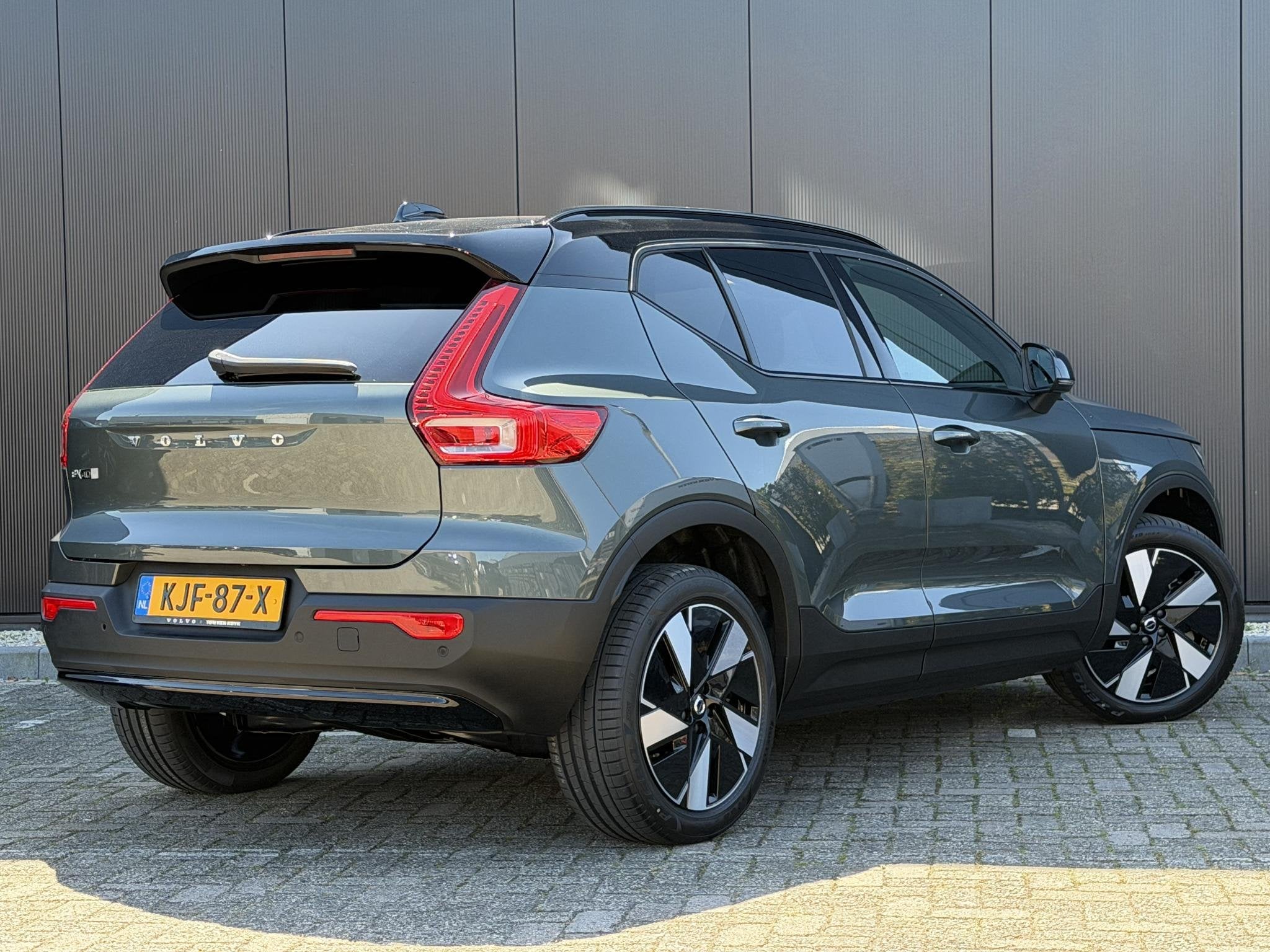 Volvo EX40 Single Motor Ext. Range Plus Bl. Ed Europa 82 kWh, Auto's, Volvo, Automaat, Gebruikt, Volvo Selected Used Cars, Origineel Nederlands
