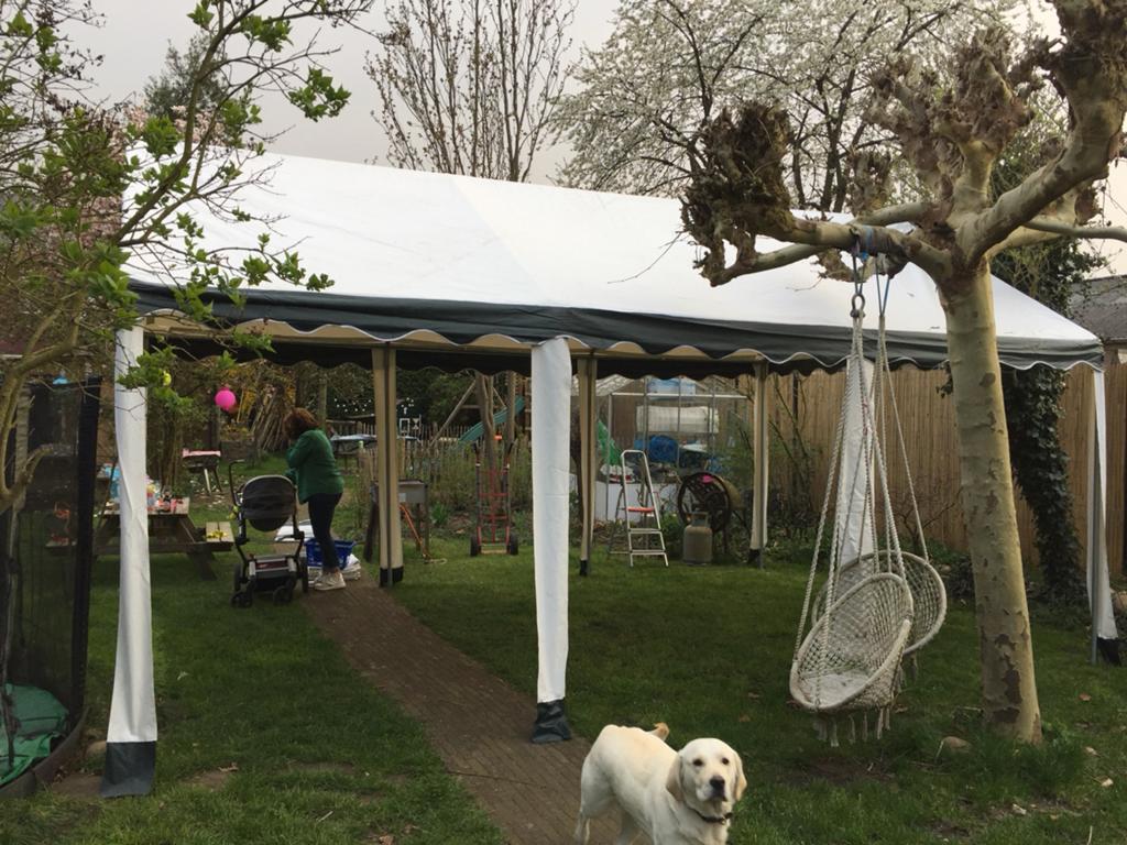 Professionele partytent met dikke metalen buizen en ramen, Ophalen, Gebruikt, Nvt, Nvt