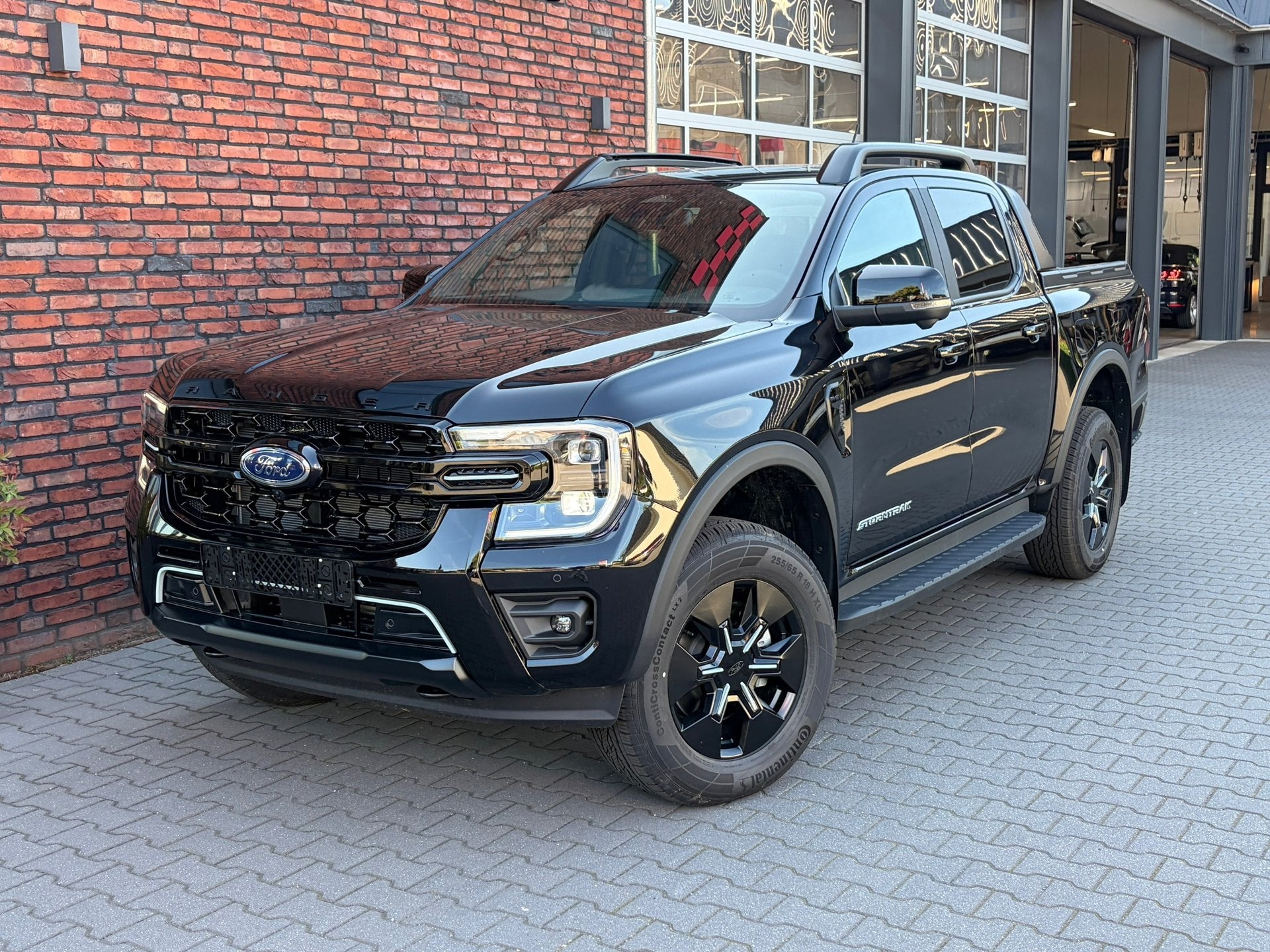 Ford Ranger 2.3 PHEV e-4WD Stormtrak Full Option 3500Kg Trek, Auto's, 12 maanden, 4 cilinders, Origineel Nederlands, Bedrijf