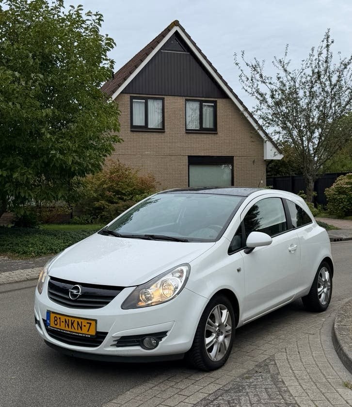 Opel Corsa 1.2 16V 3D Easytronic 2010 Airco Automaat APK!, 450 kg, 40 €/maand, 750 kg, 1028 kg