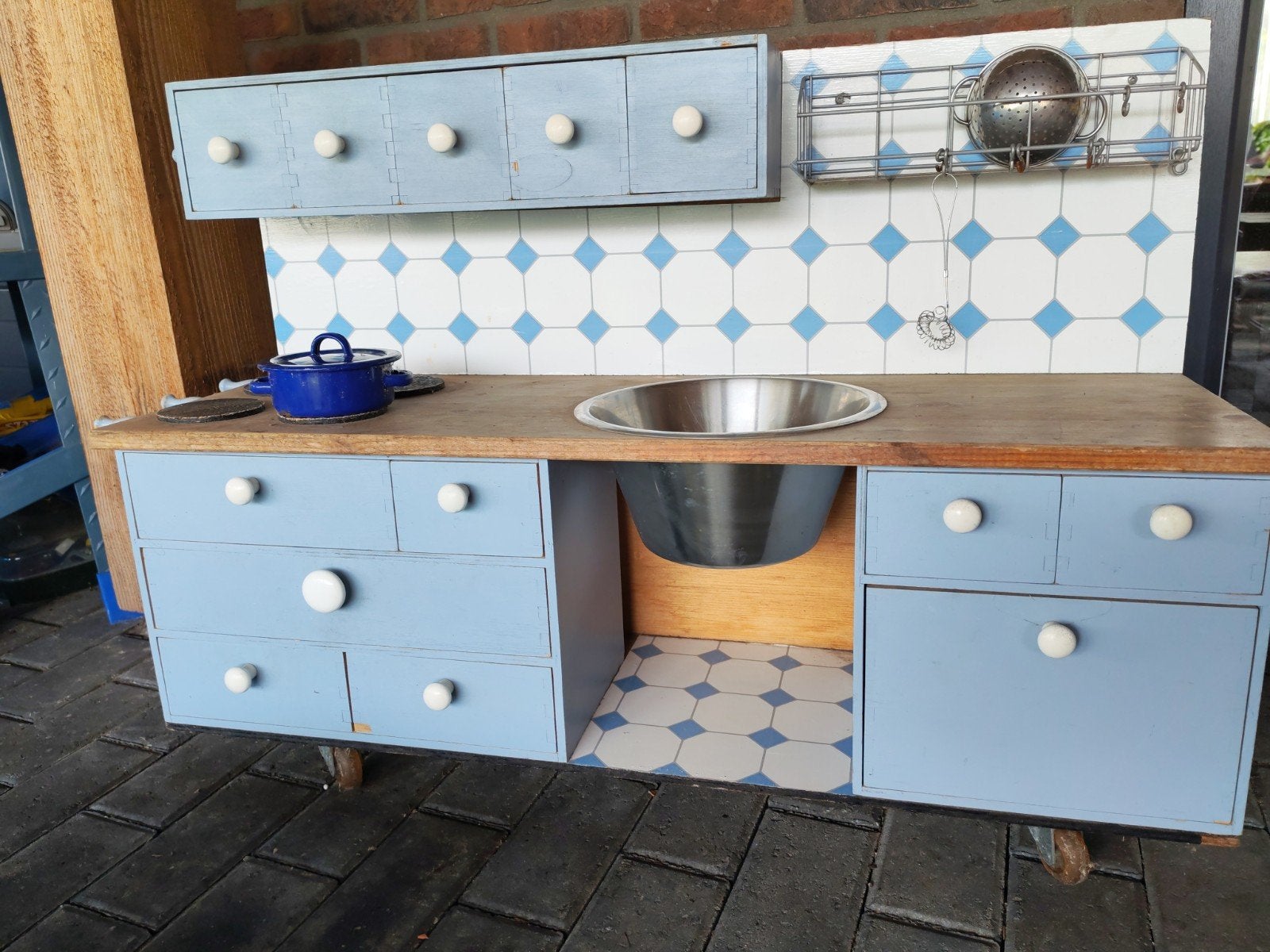 Speelkeuken met metalen pannetjes en houten snijgroenten, Ophalen, Gebruikt, Jongen of Meisje