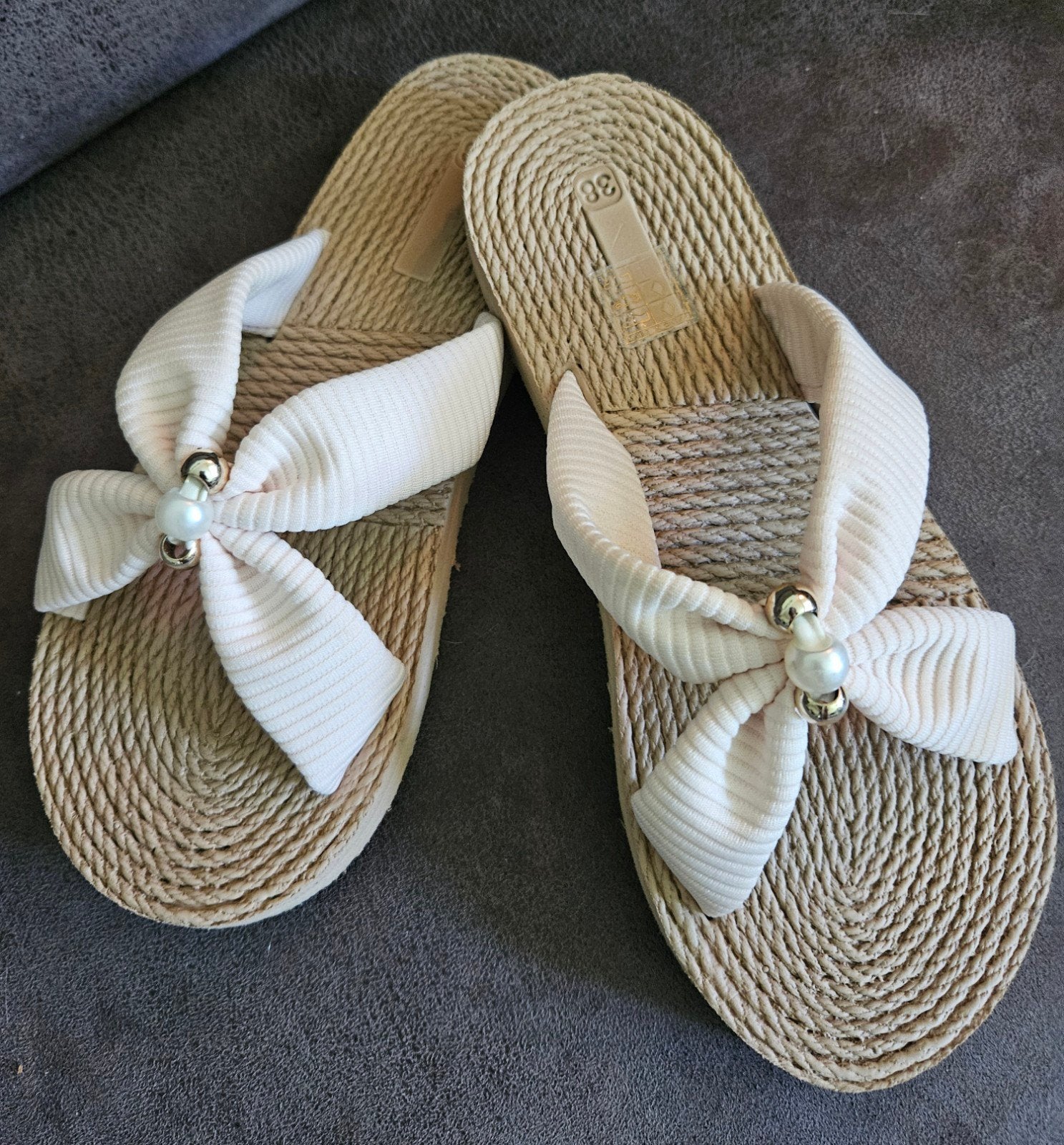 Nieuw nieuwe ongedragen slippers maat 38, Ophalen, Nieuw, Meisje, Overige typen