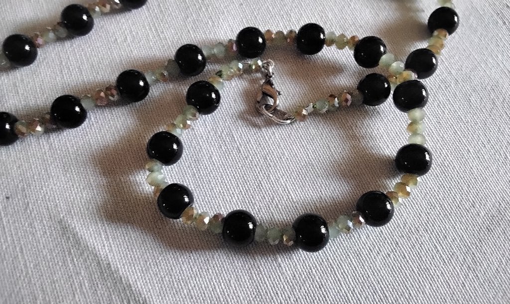 ketting zwarte en groene steentjes, Met kristal, Overige materialen, Zwart, Nieuw