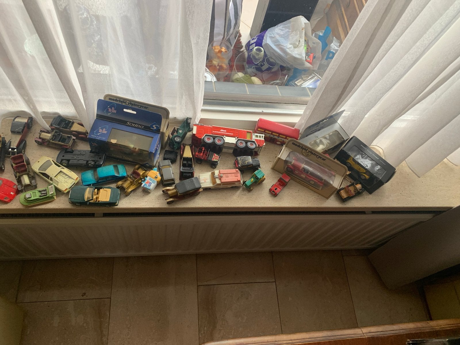 Verzameling van ongeveer 45 modelauto's en vrachtwagens, Ophalen, Gebruikt, Auto