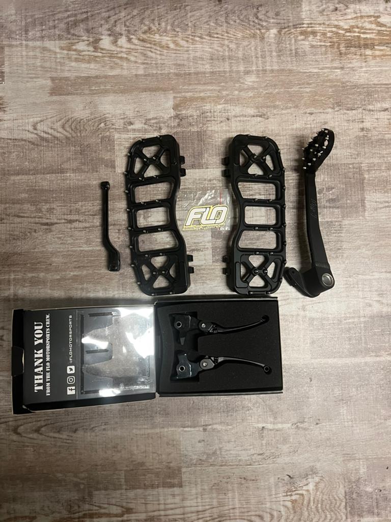 Harley Davidson Touring Flo floorboards + rem pedaal & hande, Ophalen of Verzenden, Gebruikt
