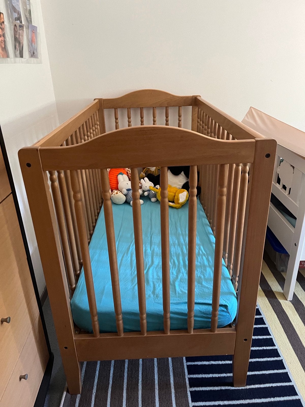 Houten babybedje met matras en lattenbodem, Ophalen, Gebruikt, Lattenbodem, Minder dan 140 cm