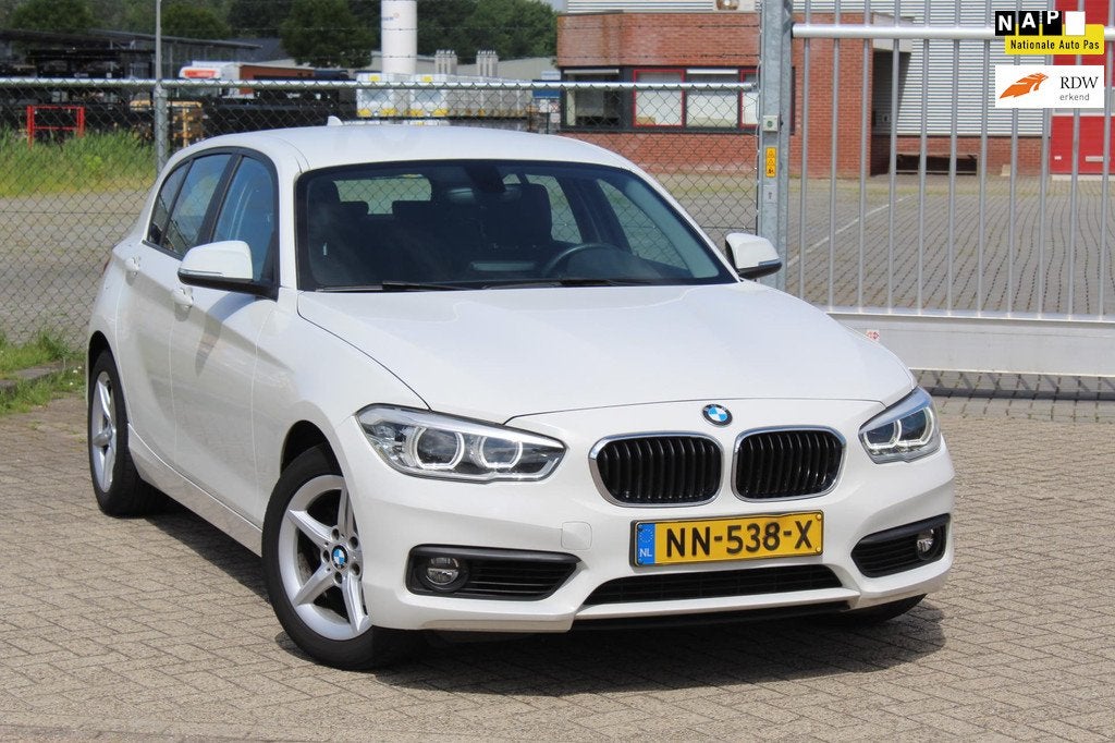 BMW 1-serie 118i Centennial Executive AUTOMAAT NAP MULTIMEDI, Gebruikt, Wit, Origineel Nederlands, Bedrijf