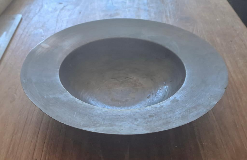 Zwaar tinnen schotel. Gemerkt. Diameter ca. 24,5 cm, Ophalen of Verzenden