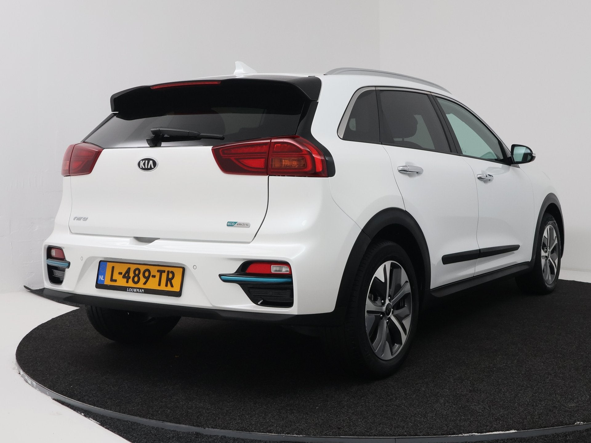 Foto 2 van Kia e-Niro ExecutiveLine 64 kWh | Schuifdak | Stoelgeheugen