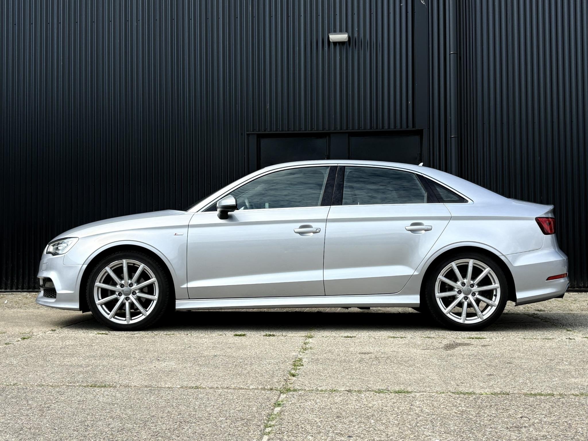 Audi A3 Limousine 1.4 TFSI | LMV | 150PK | TREKHAAK | LED |, Gebruikt, 4 cilinders, 150 pk, Leder en Stof