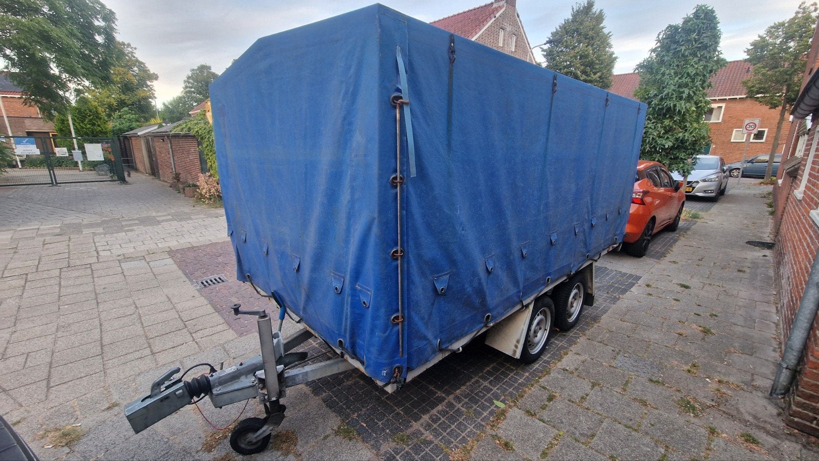 Aanhanger met huif en gereedschapsbak, Ophalen, Gebruikt