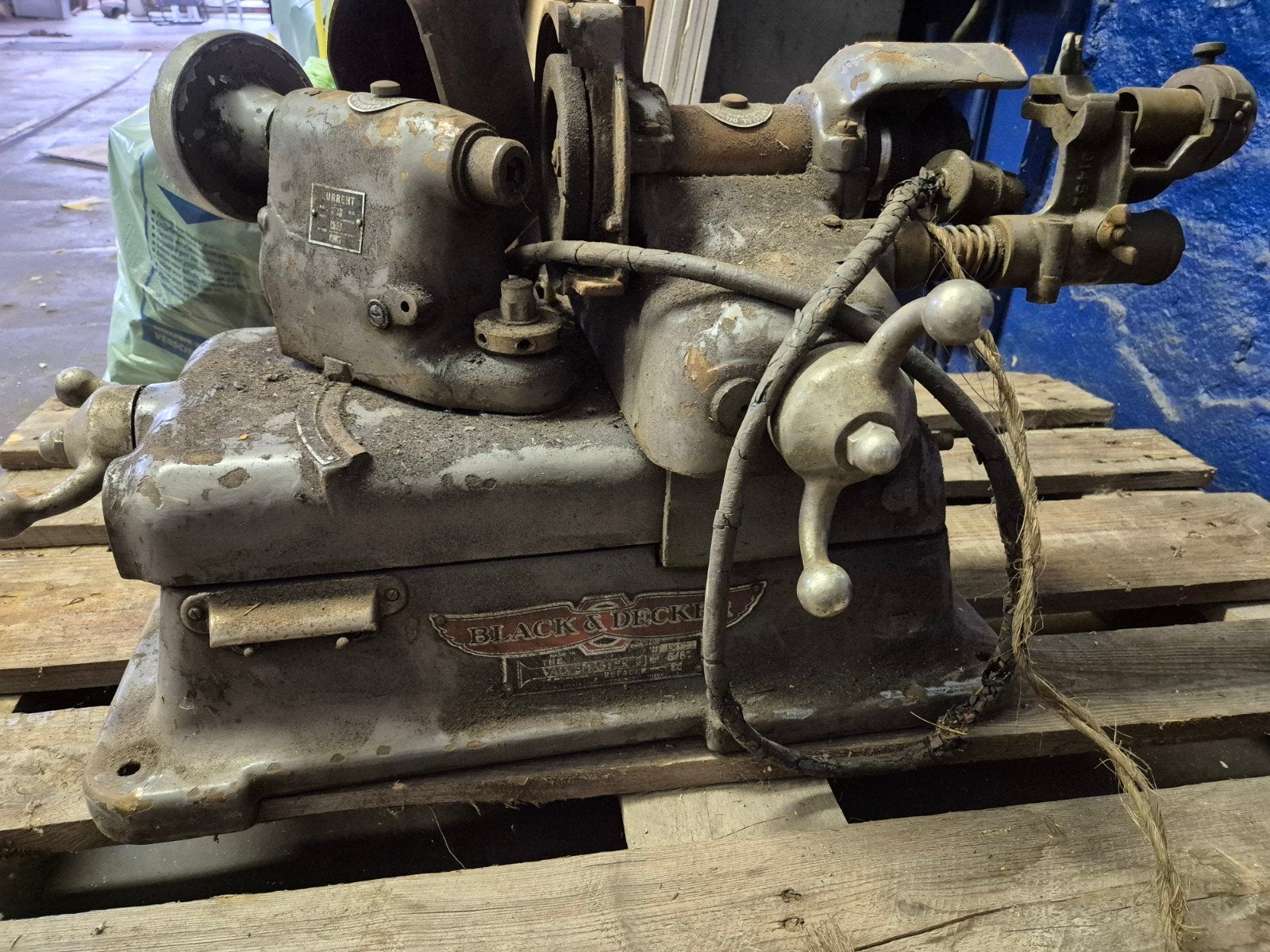 Oude Black & Decker Duracut slijpmachine, Ophalen