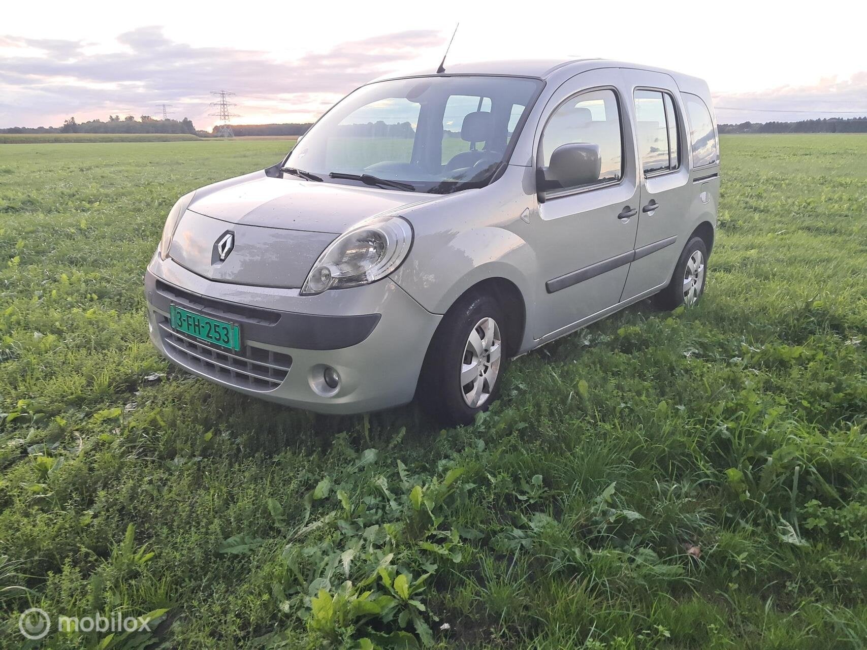 Renault Kangoo Family 1.6-16V 3+1 rolstoelauto, Gebruikt, 4 cilinders, Origineel Nederlands, Handgeschakeld