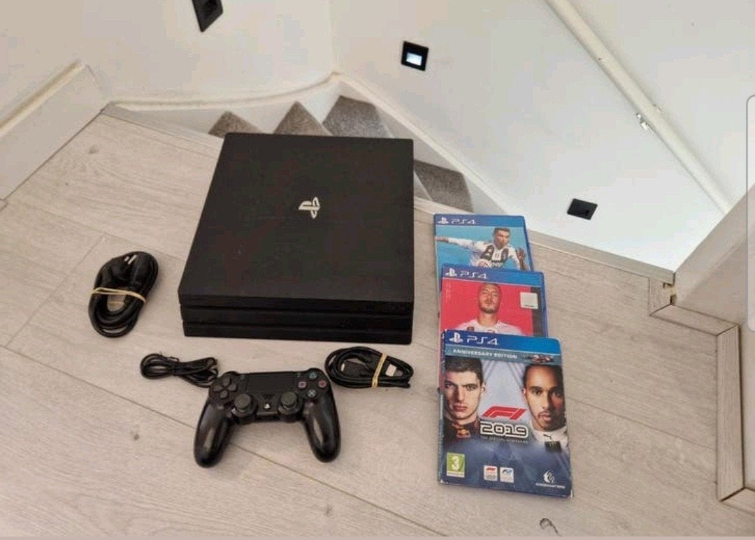 PS4 Pro 1TB & Sony controller en spellen + bekabeling, Ophalen of Verzenden, Zo goed als nieuw, Met 1 controller, Pro