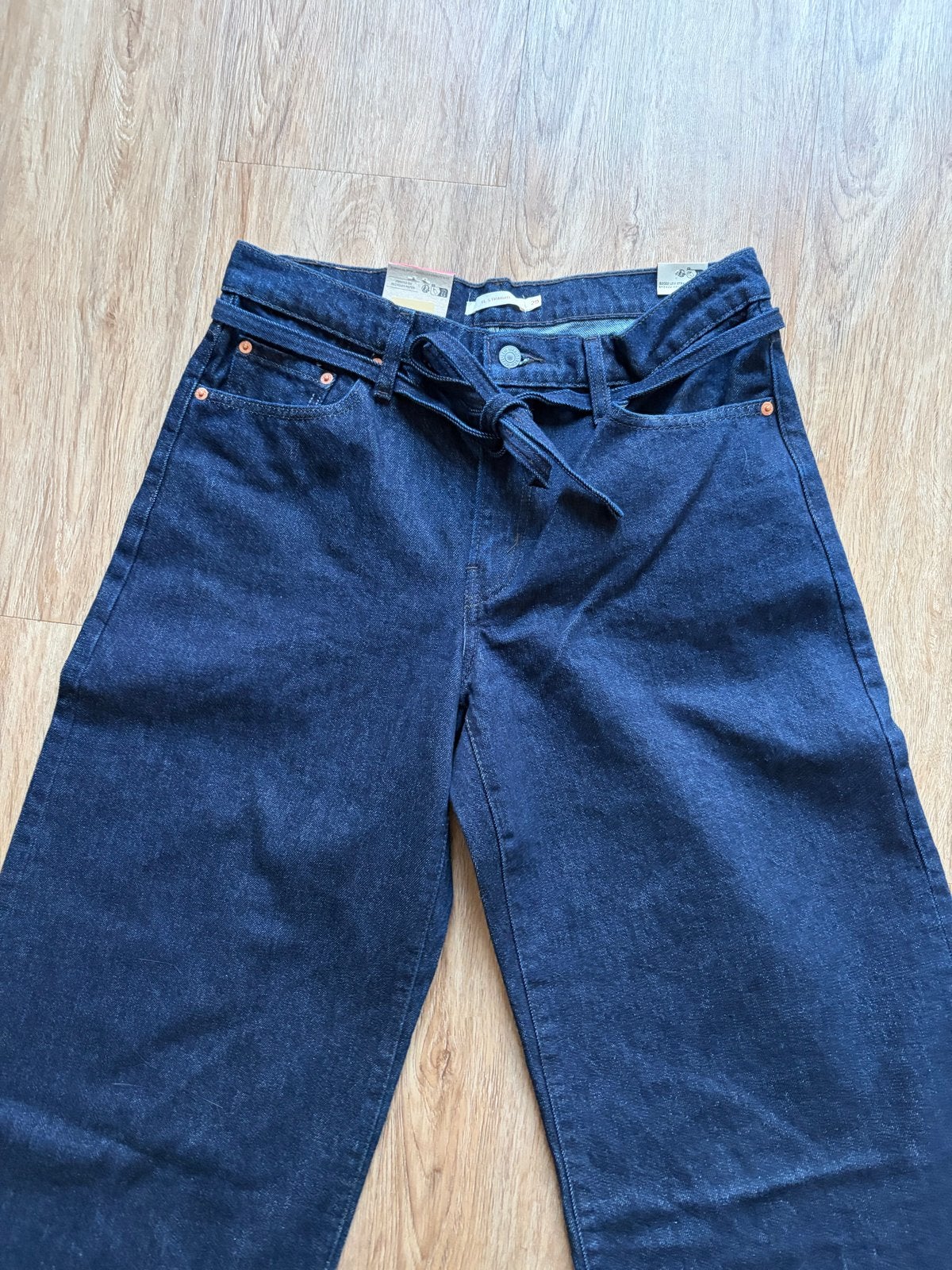 Nieuwe Levi's wijde pijpen jeans met strikceintuur, Maat 42/44 (L), Nieuw, Lang, Verzenden
