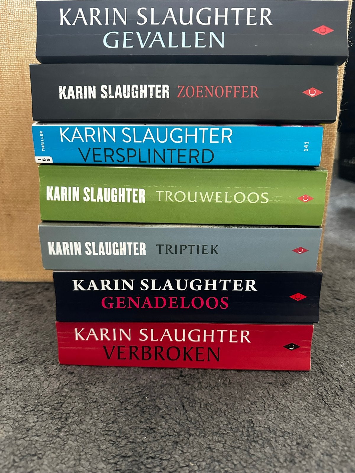 6 Karin Slaughter boeken - Gevallen, Zoenoffer, Versplinterd, Ophalen of Verzenden, Gelezen, Nederland