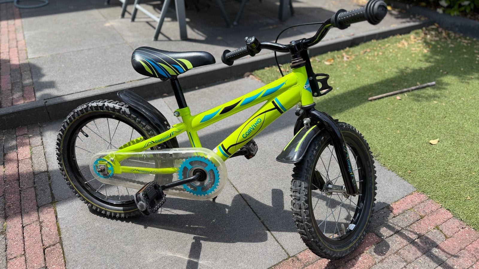 Corvino kinderfiets 16 inch + zijwieltjes, Fietsen en Brommers, Fietsen | Kinderfietsjes, Ophalen, Terugtraprem, Zijwieltjes, 16 tot 20 inch