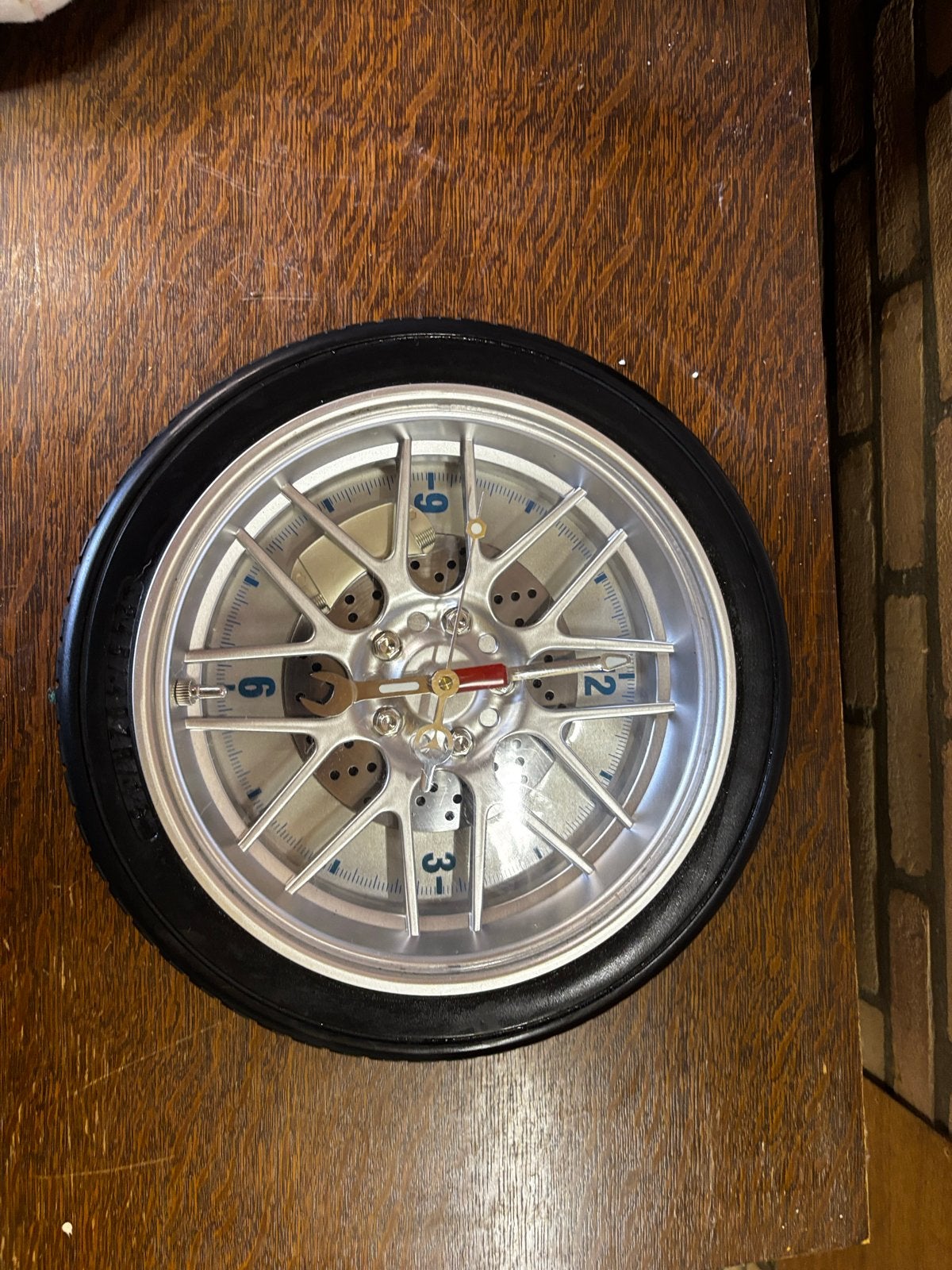 Wandklok vorm van autoband met velg, Ophalen, Analoog, Werkt op batterijen, Overige merken