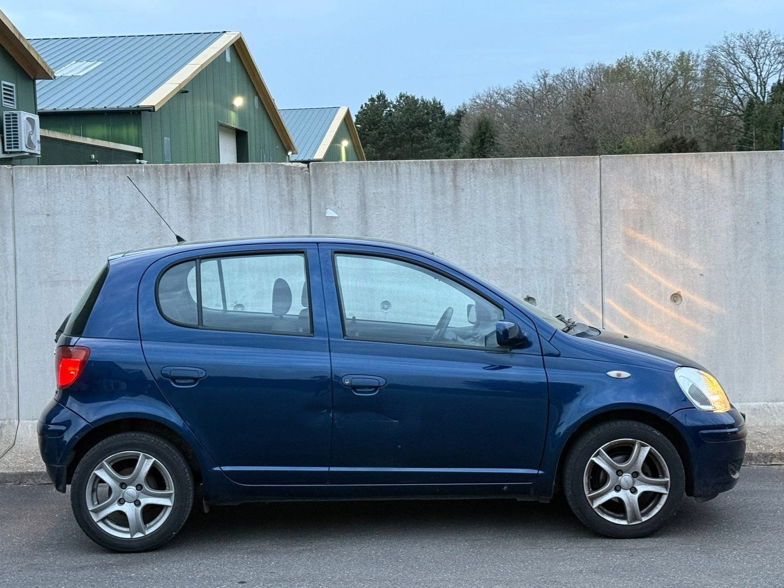 Toyota Yaris 1.0 16V Vvti 5DR Linea Terra MMT 2003 Blauw, 31 €/maand, 4 cilinders, Origineel Nederlands, 19 km/l