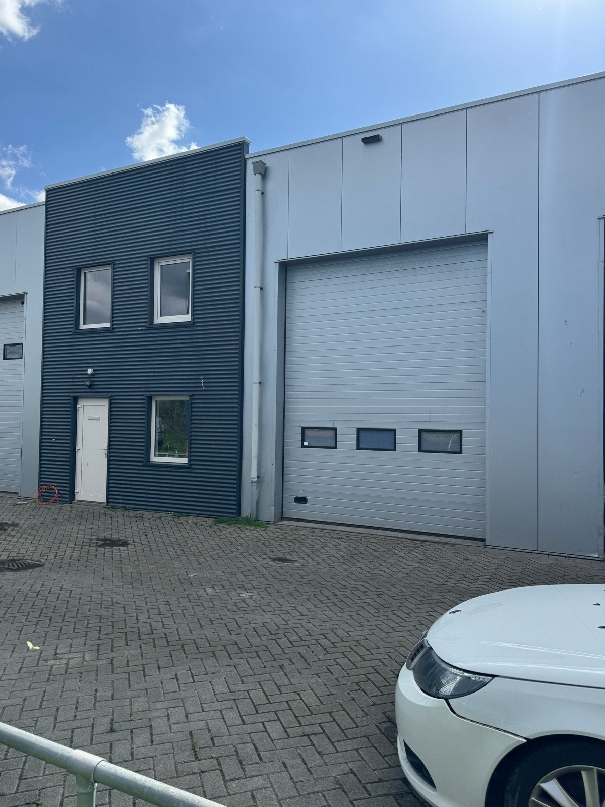 Moderne loods, bedrijfsunit met kantoorruimte en opslag, Koop, Bedrijfsruimte