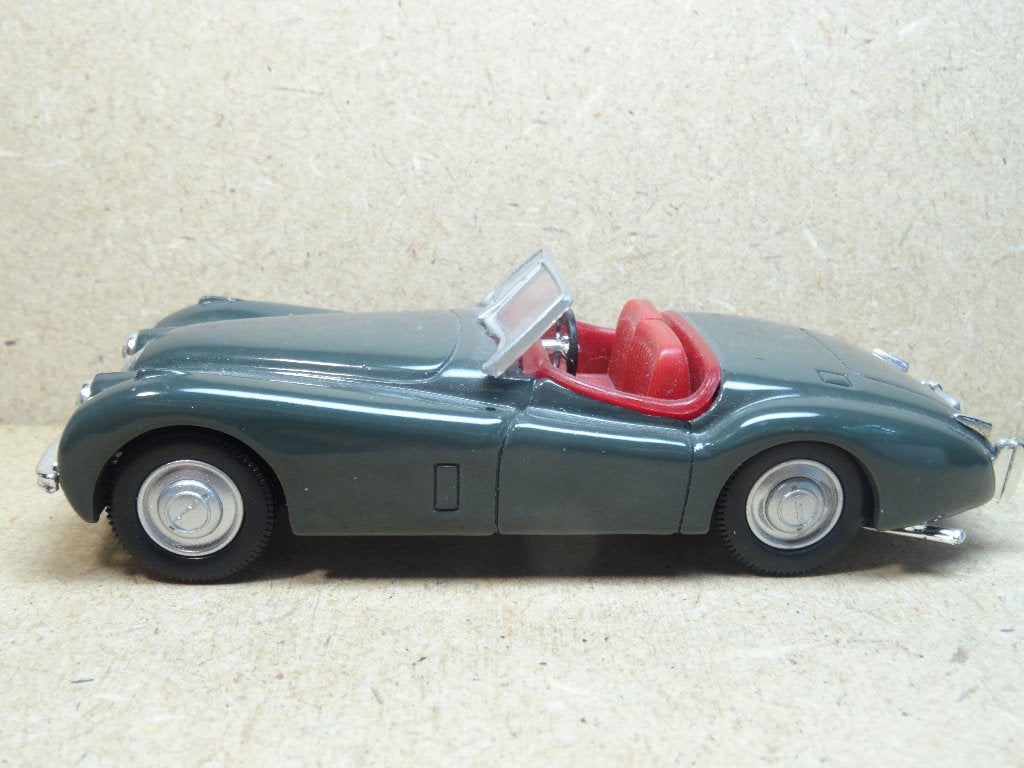 VANGUARDS 1/43, JAGUAR XK-120 Cabriolet, Zie Foto`s, Hobby en Vrije tijd, Modelauto's | 1:43, Ophalen of Verzenden, Zo goed als nieuw